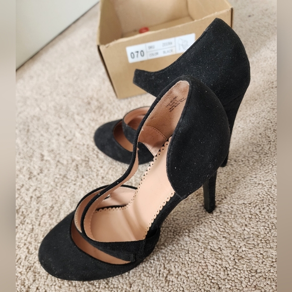 BNIB black stilettos - Picture 3 of 6